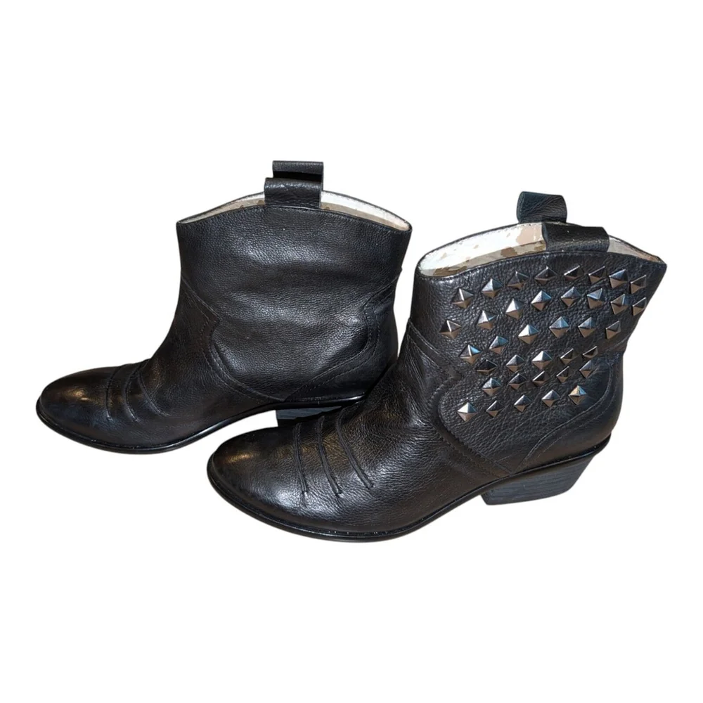 Rachel By Rachel Roy Black RFizzey Leather Stud Wstrn Ankle Boot 7.5 Inner Flaw